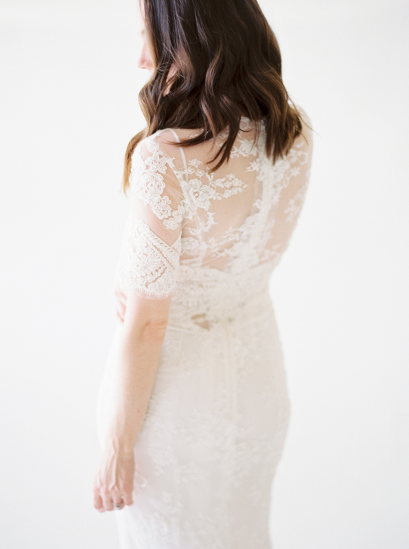 Nashville, TN Wedding Photographer captures an elegant, simplistic bridal style that is perfect for the timeless bride