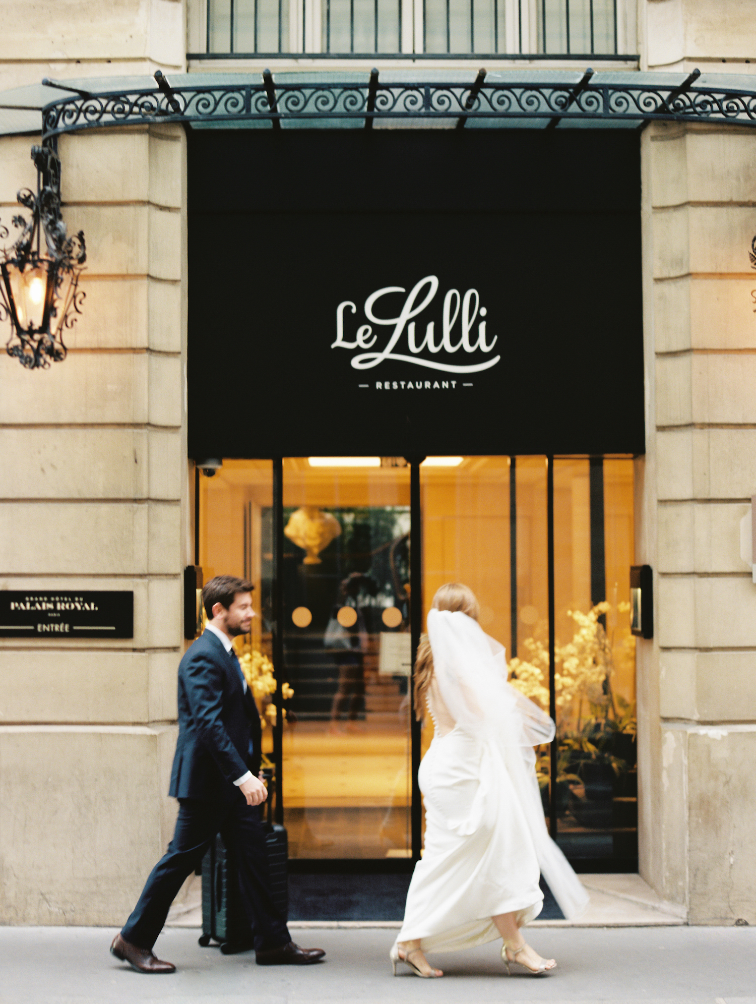 Romantic, Timeless Wedding photographs in the heart of Paris, France