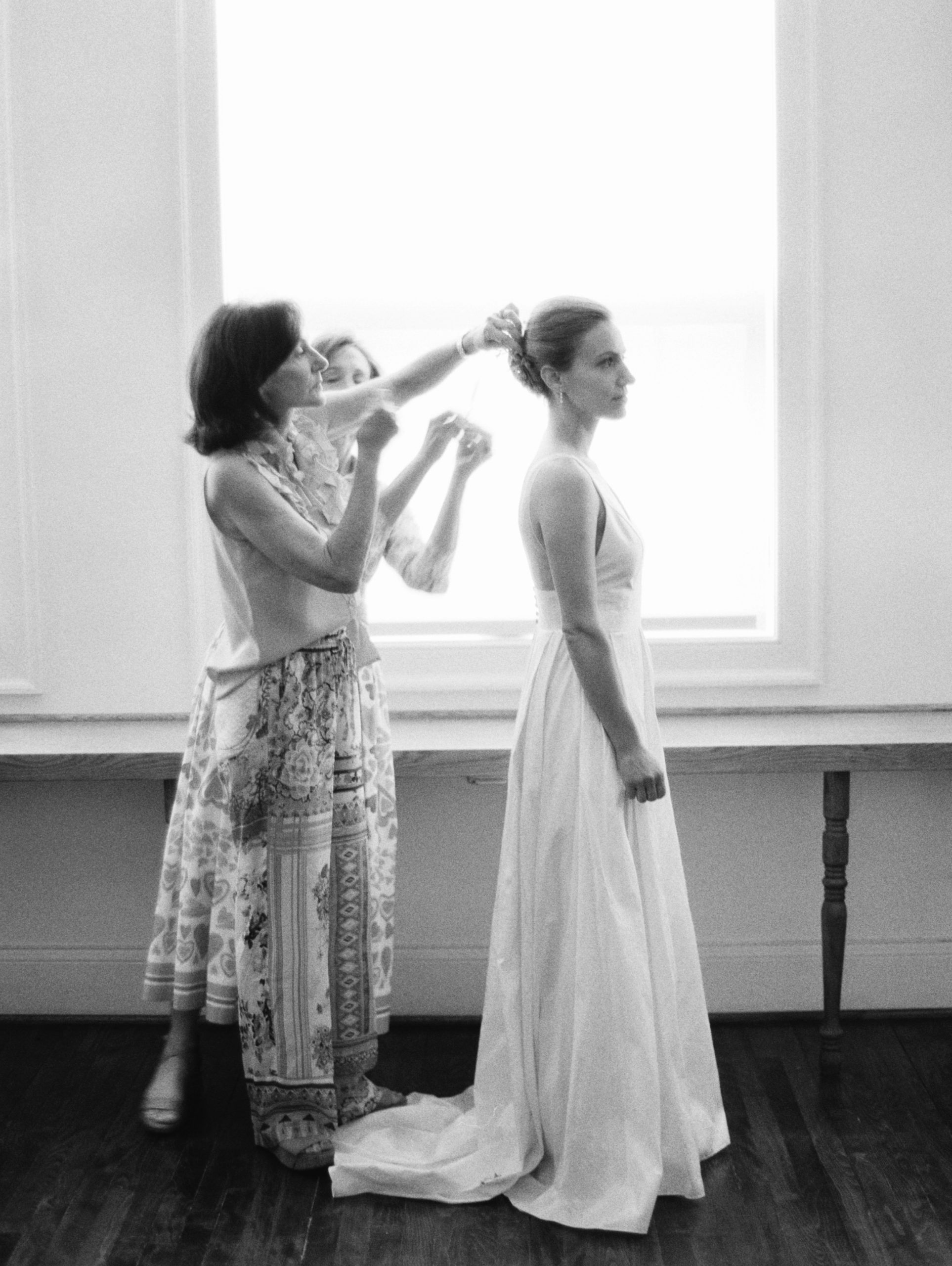 Bride getting ready at intimate wedding in Nashville, Tennessee